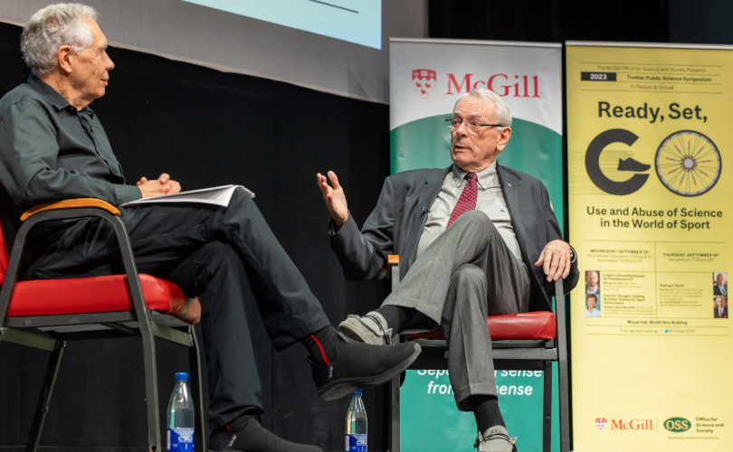 Joe Schwarcz et Dick Pound qui prennent la parole dans le cadre du Symposium scientifique pour le public Trottier.