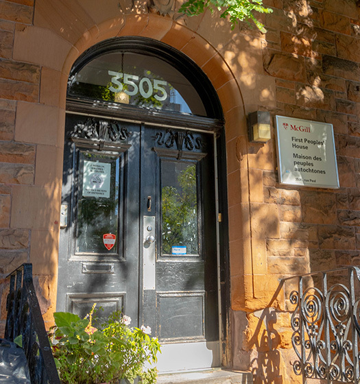 La porte du bureau de la Maison des Premiers Peuples