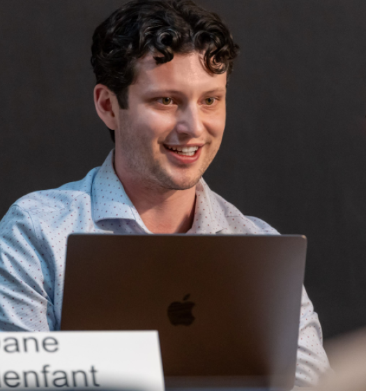 Dane Malenfant lors d'une conférence